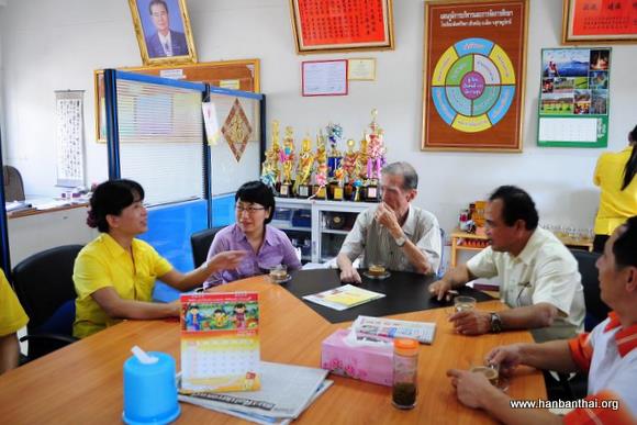 2011.7.5 任剑婷院长访问华萌学校 小.JPG