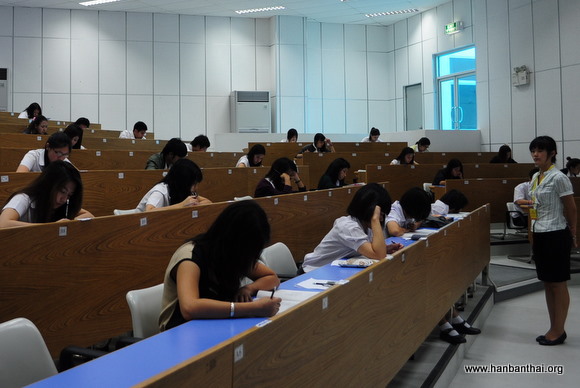 2011.12.4 普吉孔子学院HSK五级考场.jpg