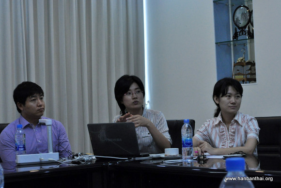 2012.2.18 素叻他尼分部志愿者汇报工作.jpg