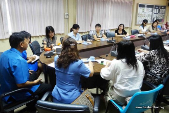 任院长回答阿玛众诚学校副校长的提问.JPG