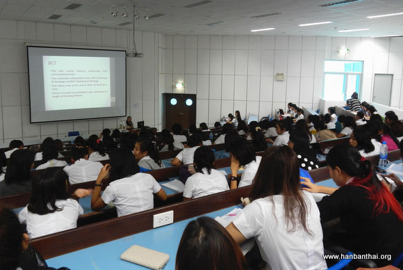 现场参与宣讲会的学生.jpg