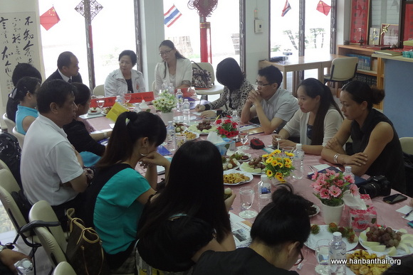普吉孔院和漓江学院座谈中.JPG