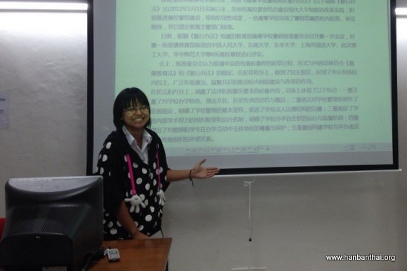 学生在认真进行讲解2.jpg