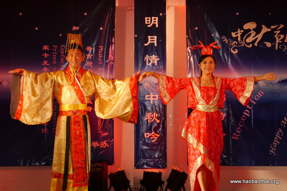 中国传统服饰表演1.jpg