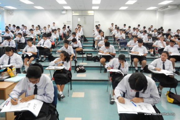 超过两百名学生参加HSK一级考试.JPG