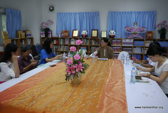 孔院院长与唯千马杜老师会议中.jpg