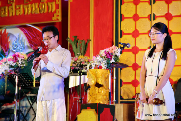 普吉孔院老师演奏葫芦丝.jpg