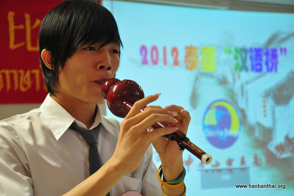 选手演奏葫芦丝.JPG