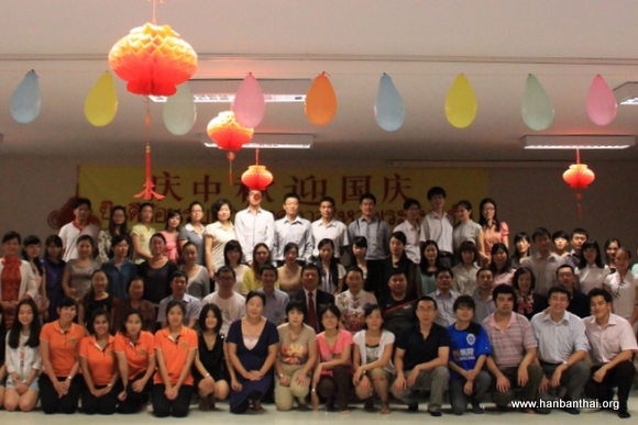 图为全体嘉宾和老师合影.JPG