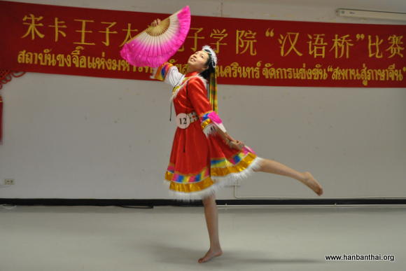 图为选手的优美舞蹈表演.JPG