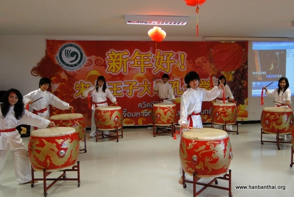 图为开场欢乐锣鼓.JPG