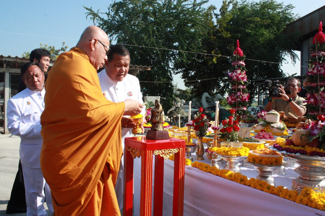 泰国高僧祭拜孔子.JPG