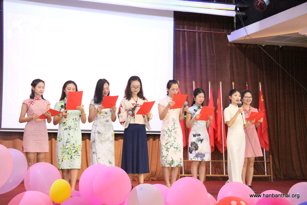 8.联欢晚会志愿者朗诵方言版.jpg