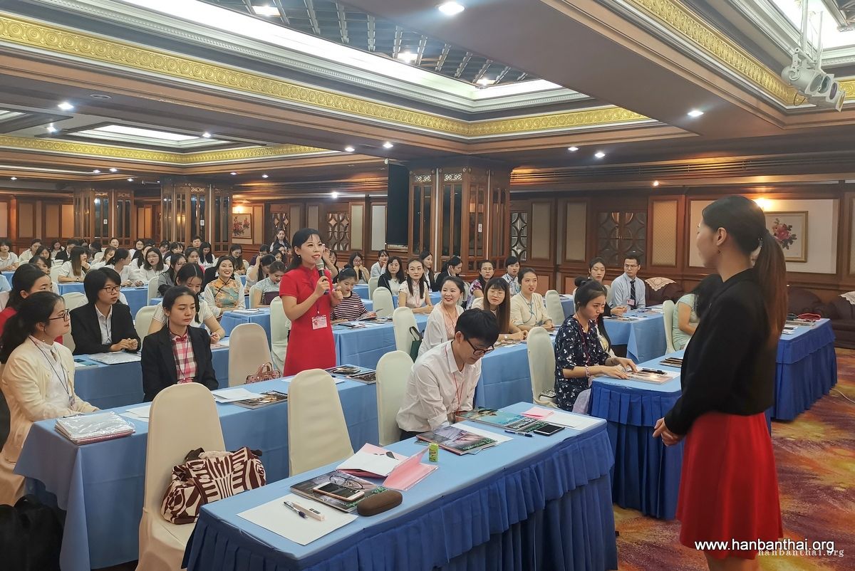 4.新年座谈会.jpg